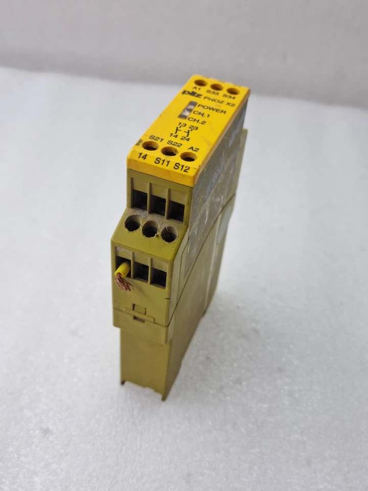 PILZ PNOZ X2 24VAC/DC 774303 SAFETY RELAY MADE IN GERMANY
